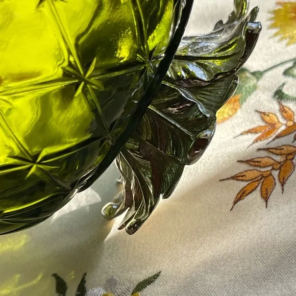 Avocado green bowl w/brass base, pineapple motif 1970s vintage - Picture 3 of 10